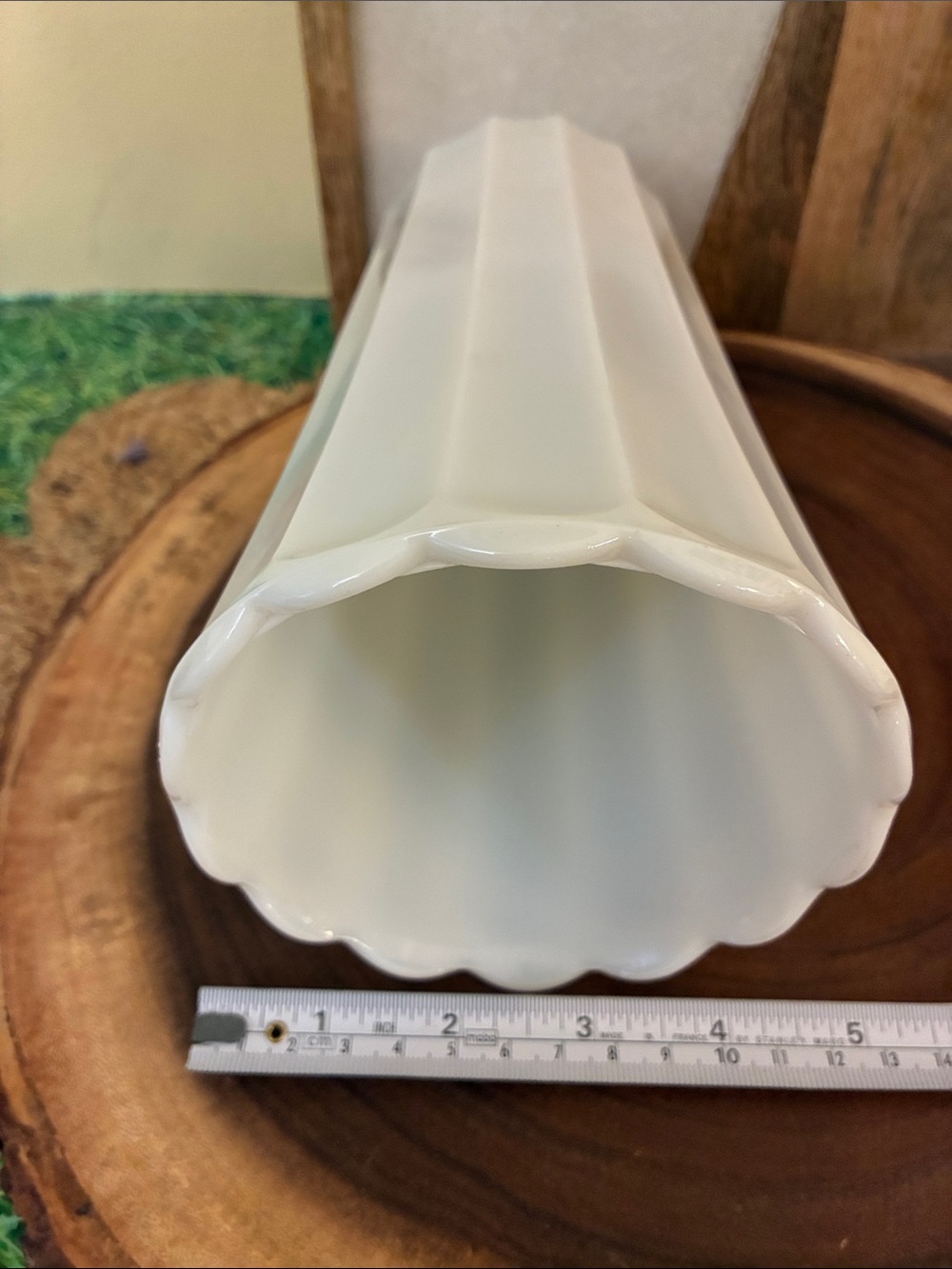 Vintage Milkglass Vase, nice weight, EUC - Picture 11 of 11